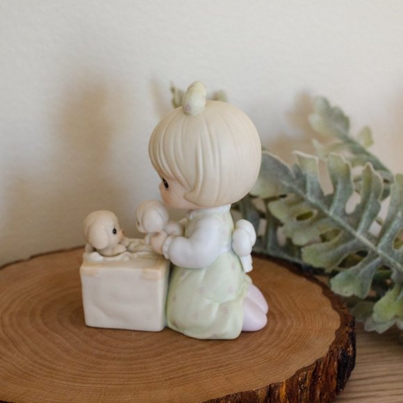 Precious Moments Girl with puppies' figurine, Enesco 1988 - Picture 4 of 6